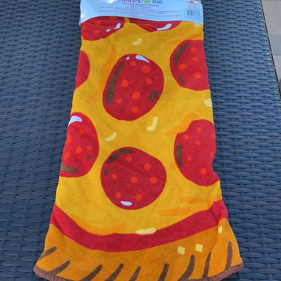 ❤️NEW!!!❤️Limited Too Round Beach Towel Pizza. - Picture 6 of 11